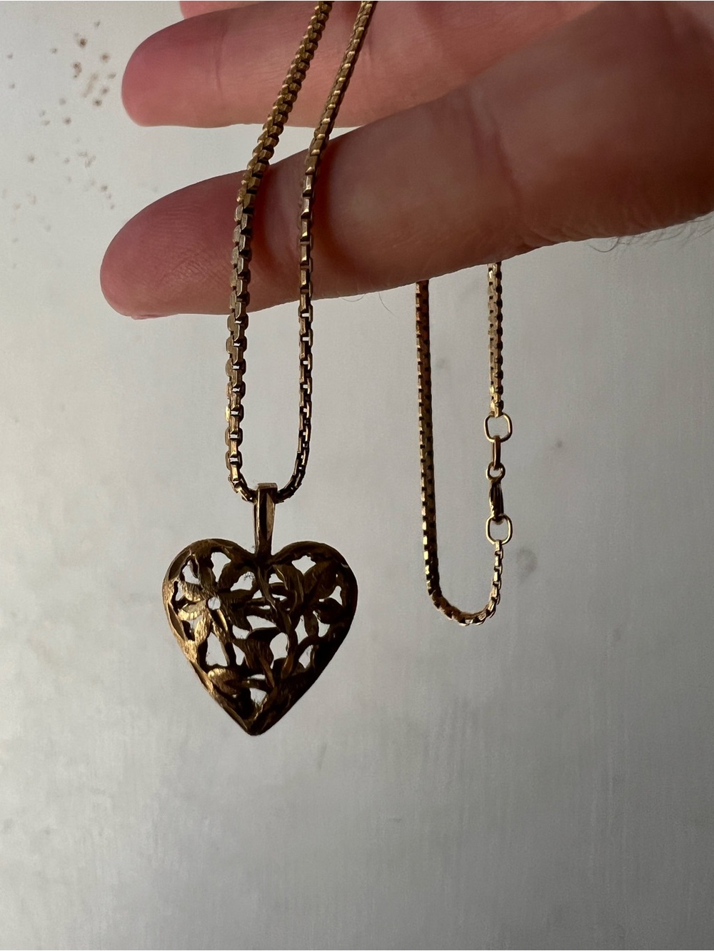 14K Gold Heart Pendant Necklace - Picture 4 of 9